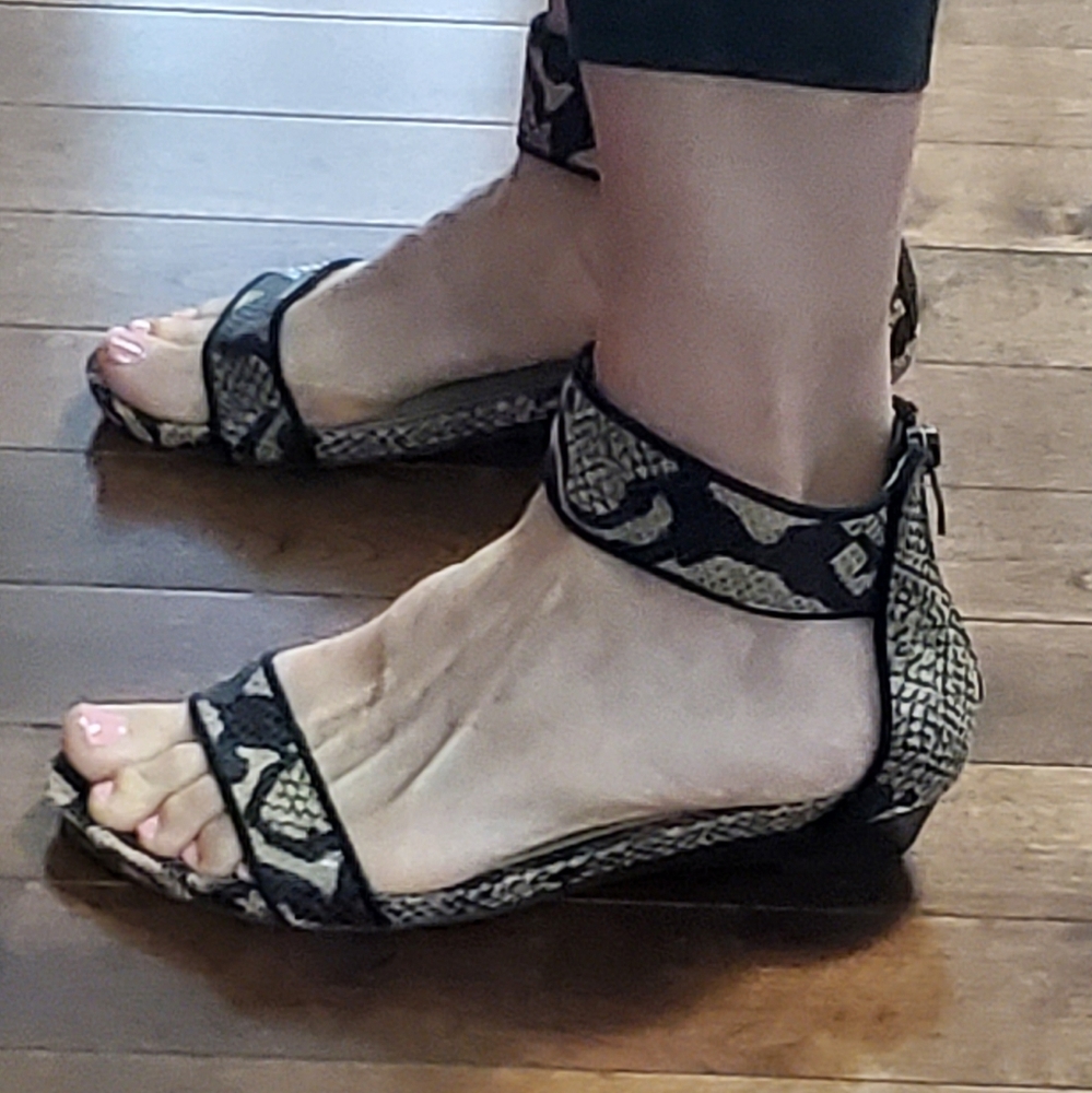 Hush Puppy Sandals Size 8.5